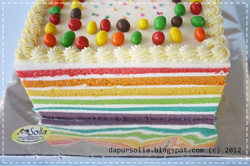 Rainbow Cake with Cheesy Cream
