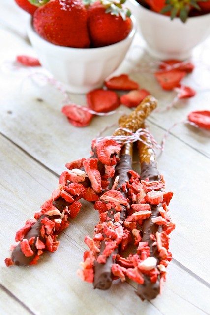 Strawberry Chocolate Covered Pretzels 001