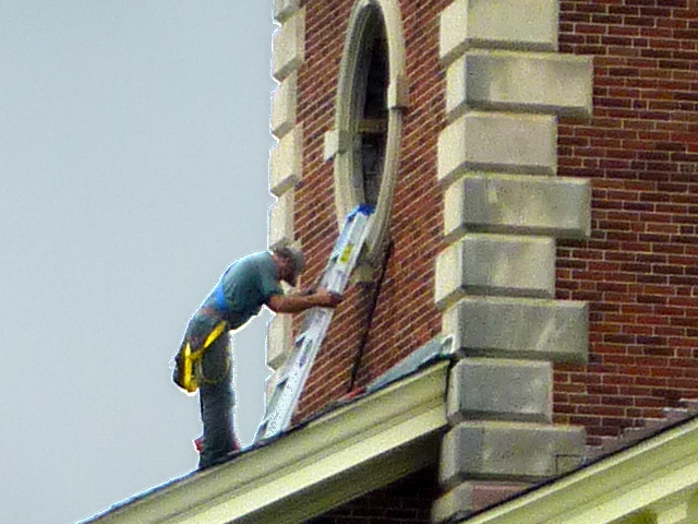 P1120033-2012-09-17-Decatur-1st-Baptist-steeple-window-repair-detail