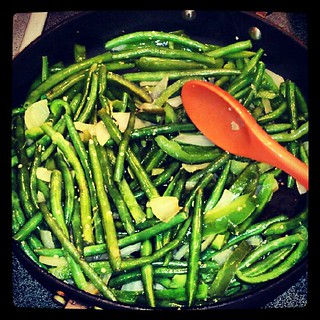 #snappeas #pepper #onion #garlic = #sodelicious #yumo #veggies