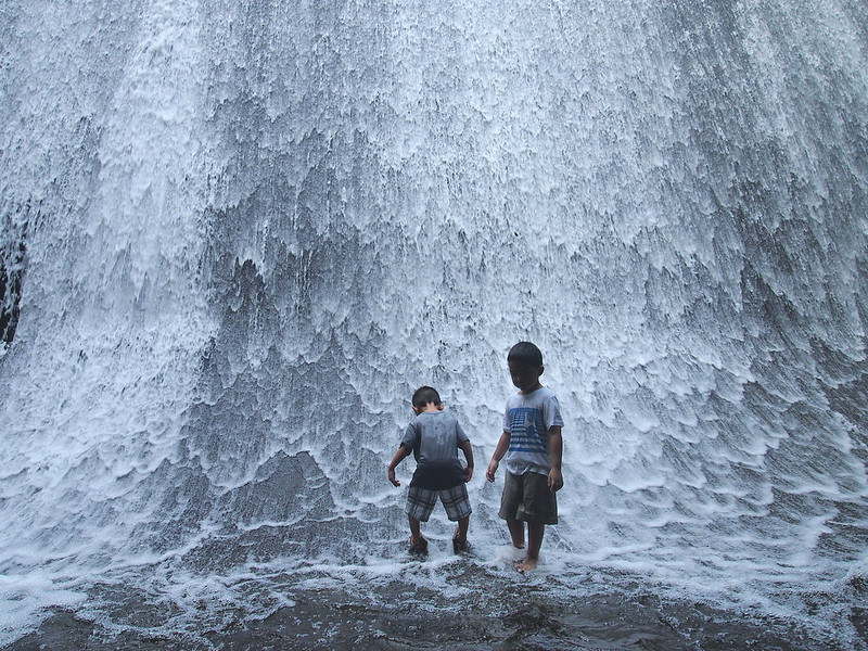 Kids & the waterfalls