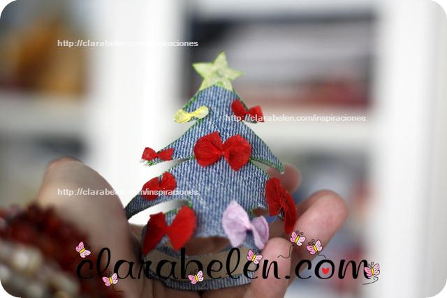 Cómo hacer pequeños árboles de Navidad para adorno o servilletero con rollos de papel y tela vaquera