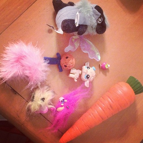 And she gave me a gift bag with some of her toys, LOL!!