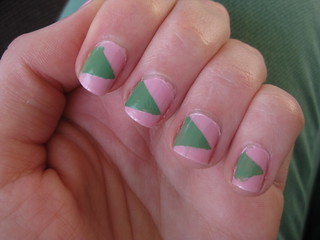 green triangle nails (2)