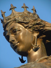 Anne de Kiev. statue in Senlis