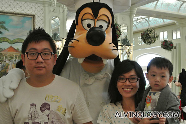 Family photo with Goofy