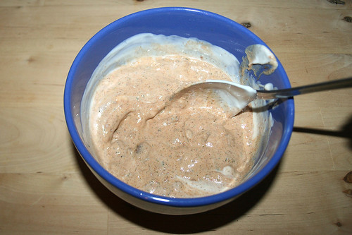 13 - Joghurt & Tikka Masala verrühren / Mix yoghurt & tikka masala paste