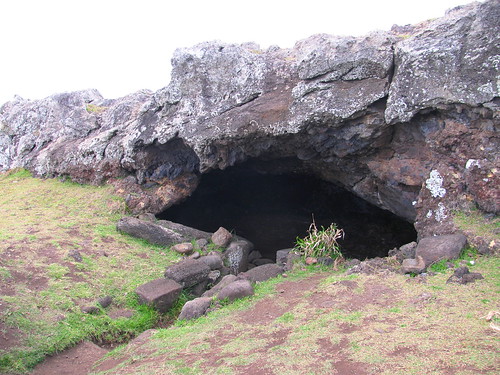 Cueva de  Aka Hanga