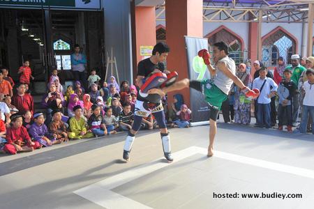 Aktiviti Muay Thai turut diadakan untuk remaja