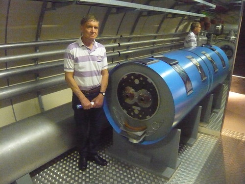 Secção do anel do LHC (Large Hadron Colider) em escala 1:1.