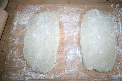 27 - Teig auswalzen / roll out dough