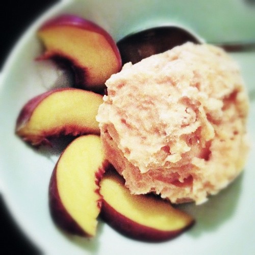 Peach frozen yogurt (from @davidlebovitz's Perfect Scoop).