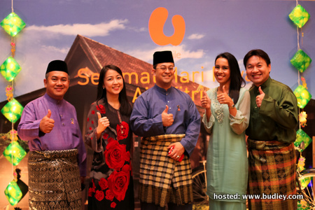 1.U Mobile Raya Open House-CEO with staff