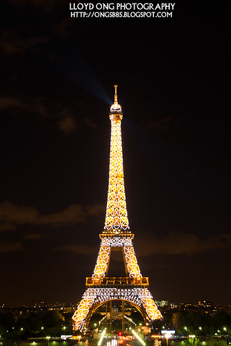 Eiffel Tower Night Shot with Light Show