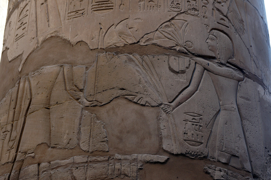 Повествования и легенды о жизни фараонов на колоннах храма Карнак, Египет