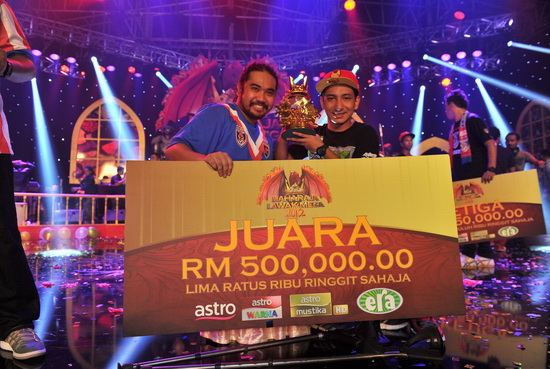 TAHNIAH Jozan Juara Maharaja Lawak Mega 2 Bawa Pulang Wang Tunai RM500,000