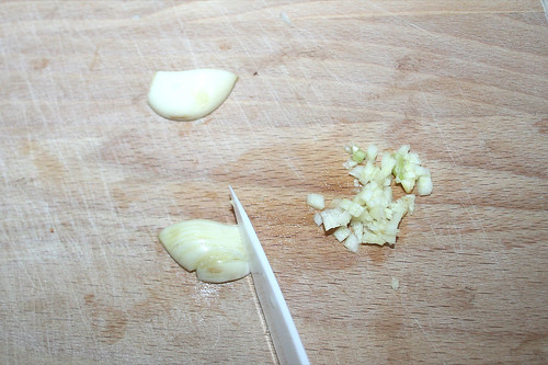 14 - Knoblauch zerkleinern / Mince garlic