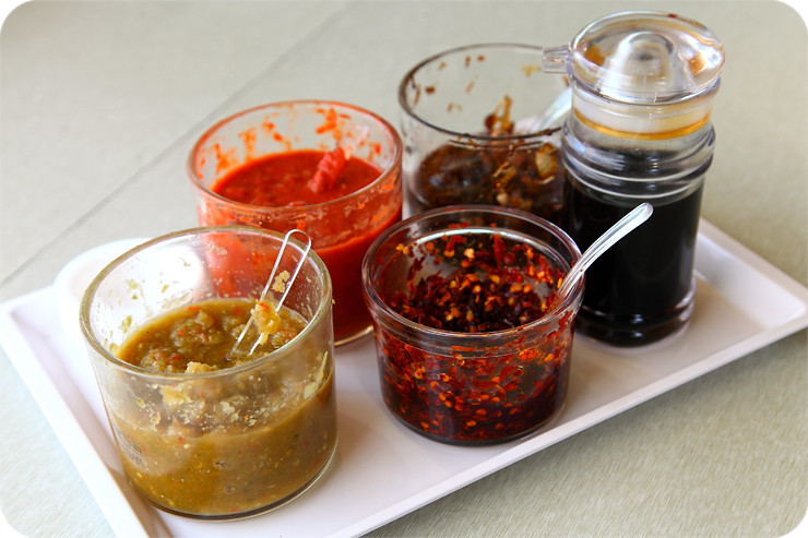 Steamboat-Condiments-and-Sauces