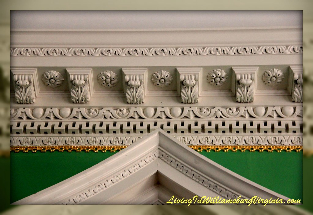 Crown Molding Gov. Palace