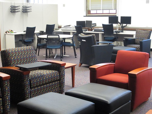 The Scholarly Commons has plentiful seating.
