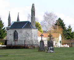 Acheux-en-Amiénois (ancien cimetière - chapelle avec lanterne des morts) 2