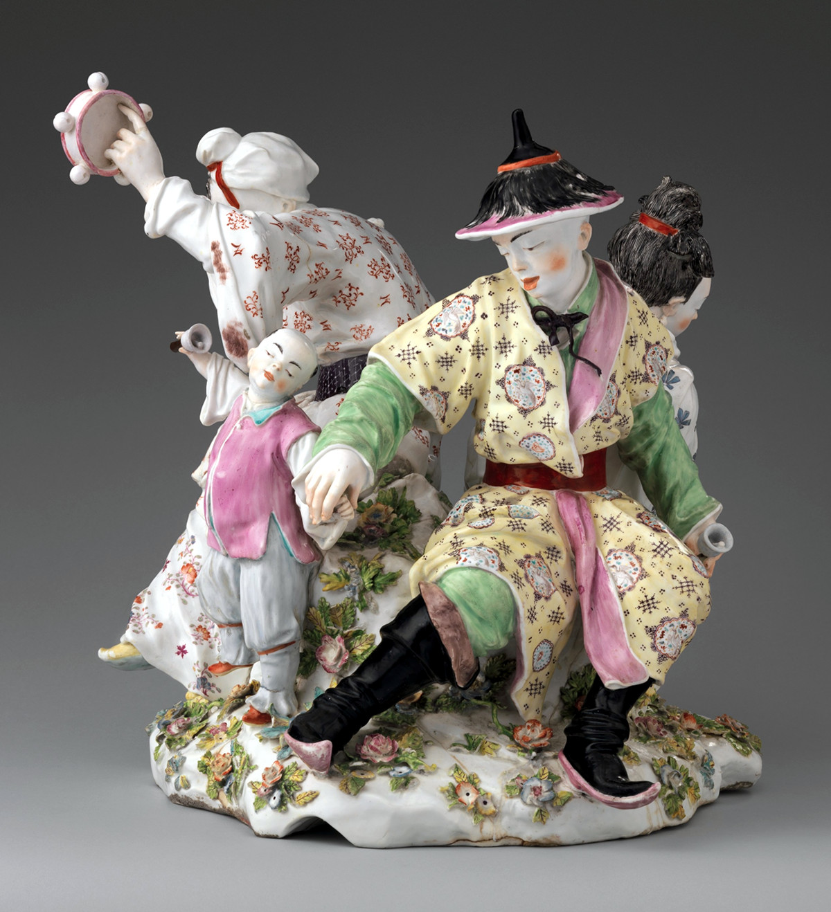 1755 Chines Musicians. Chelsea Porcelain Manufactory. Soft-past porcelain. metmuseum