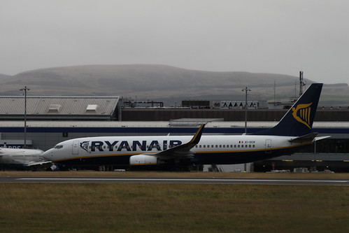 Ryanair Boeing 737 EI-DCR Taxiing Edinburgh Airport