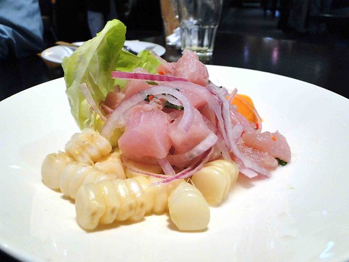 在Gaston Acurio連鎖餐廳Tanta吃到的Ceviche，融合日本料理與祕魯傳統食材：如拇指般大的玉米粒等。余宛如攝。