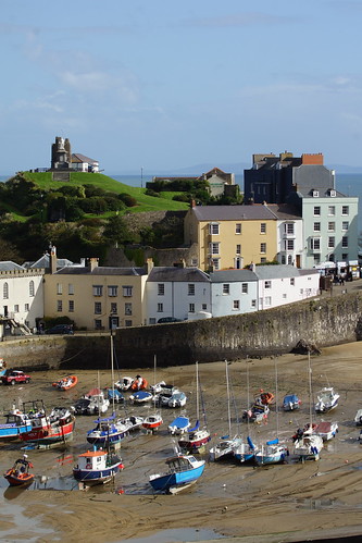 Tenby harbour looking down by CharlesFred