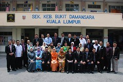 Bergambar dengan Guru Besar SK Bukit Damansara