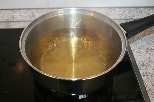 17 - Fischfond aufkochen und warm stellen / Boil up fish stock and keep warm