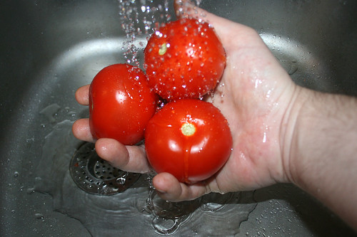 19 - Tomaten waschen / Wash tomatoes