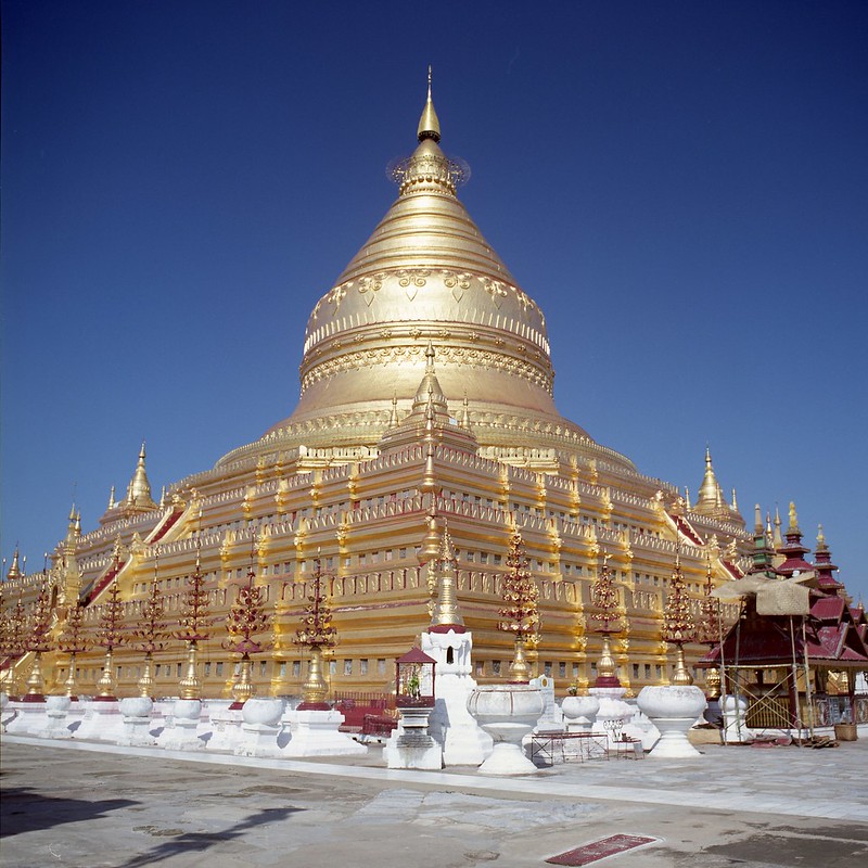 Bagan - Shwezegon Pagoda