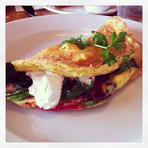 #Brunch in #Cork at @fennsquay. Custom #omelet of Ardsallagh goat's cheese, Beetroot salsa and spinach.