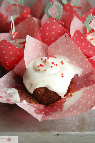 Gingerbread Cupcakes with Vanilla Cream Cheese Frosting