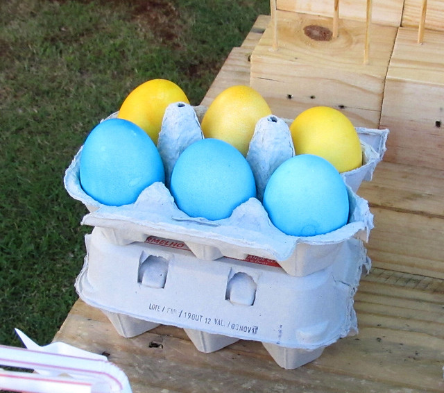 Ovos coloridos com confete