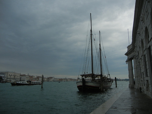 DSCN2711 _ Sailboat in front of Dogana, Venezia, 15 October