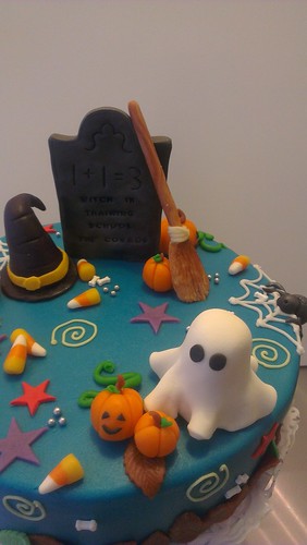 Halloween Cake marzipan by CAKE Amsterdam - Cakes by ZOBOT