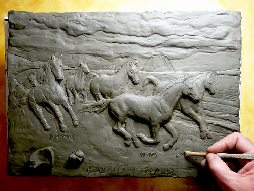 cavalli d'irlanda formella argilla ancora in fase di realizzazione