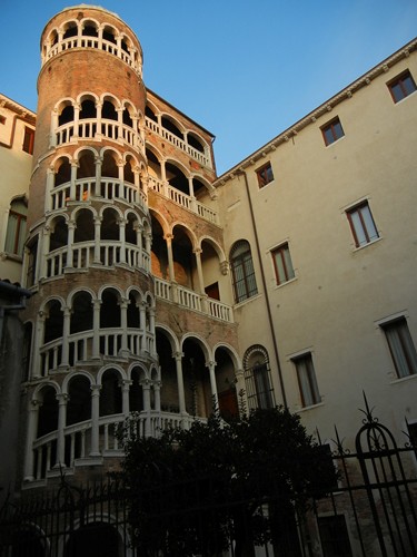 DSCN1877 _ Palazzo Contarini del Bovolo, 14 October