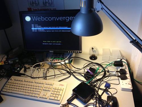 Intel NUC runs Webconverger 16.0!