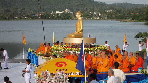 Koh Samui 2600 Monks gather in Chaweng Lake 16th Dec. 2012  サムイ島 仏教祝賀行事 (6)