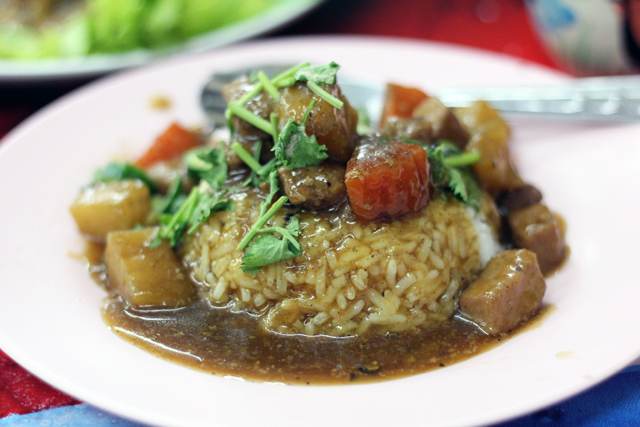 Pork Stew over Rice (Khao Sa-tew Moo Toon ข้าวสตูหมูตุ๋น)