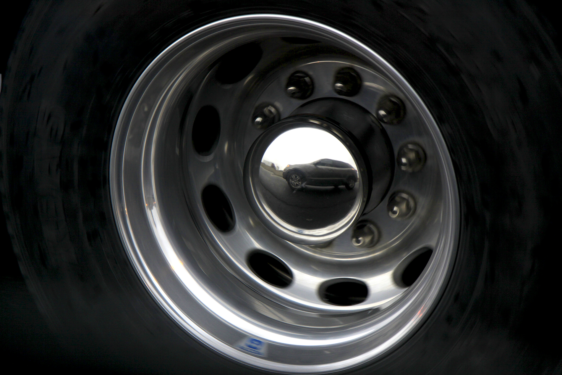 hubcap reflectin