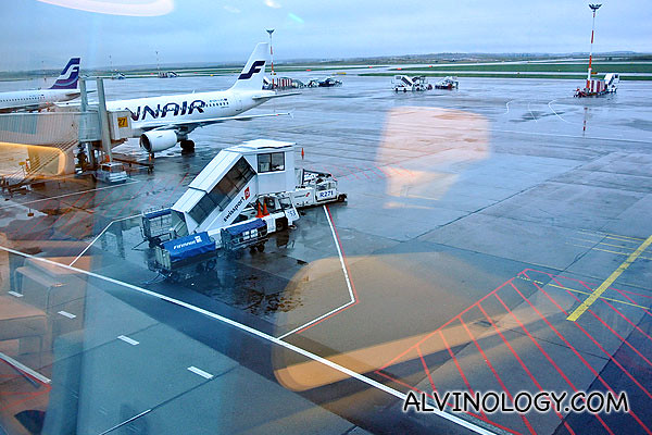 You can observe your Finnair plane from the lounge
