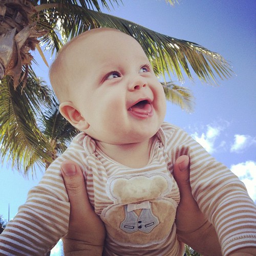 William loves being flown around by Daddy @explorerziem - enjoying quality time on a beautiful day in Palm Beach!