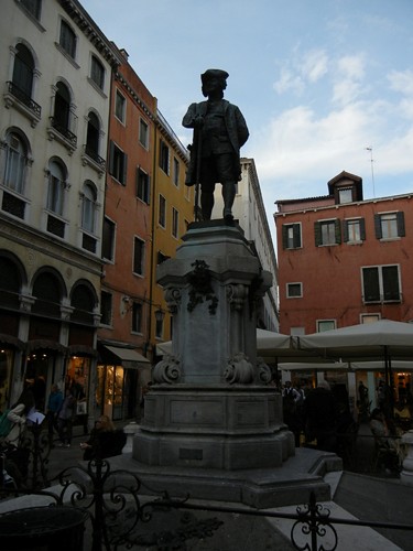 DSCN0601 _ Statue of Carlo Goldoni, Campo San Bartolomeo, Venezia, 11 October