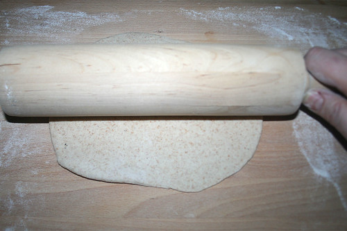 30 - Teig ausrollen / Roll dough