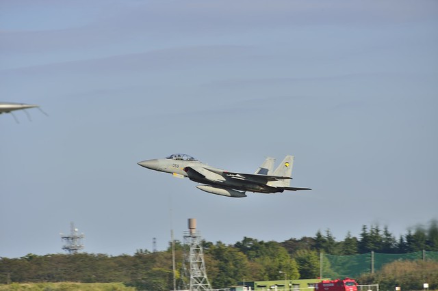 離陸するF-15