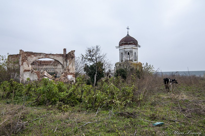 Ruinele Bisericii Măgureni